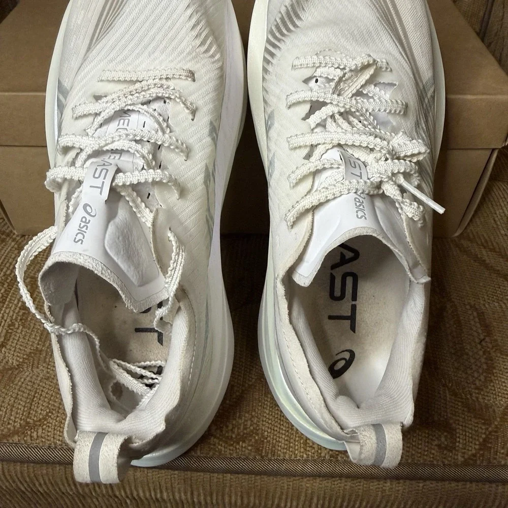 Asics Megablast Men's 7 Women's 8.5 White Gray Athletic Running Walking Shoes